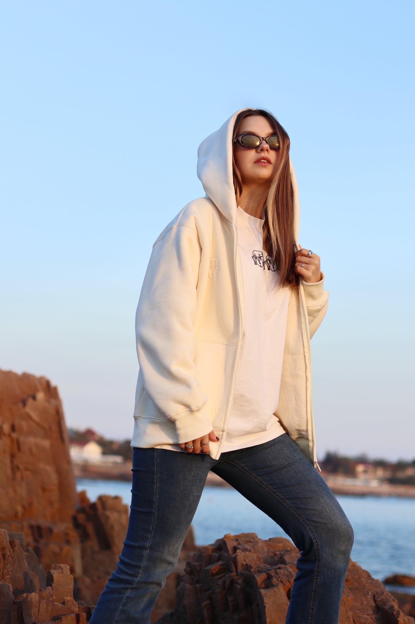 Baiboka Minimalistic Hoodie with Zipper – Cream